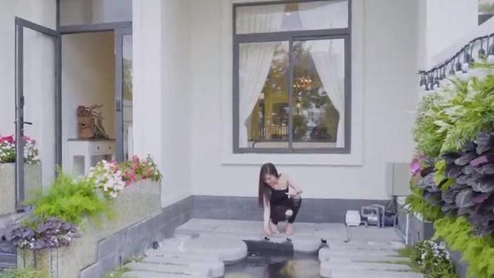 Cuộc sống trái ngược của Hương Tràm: Bỏ lại nhà 20 tỷ, sang Mỹ ở nhà thuê-10