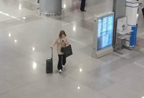 NUEST vừa đến Việt Nam, fan Việt phát hiện sasaeng fan Duckie Choy cũng có mặt tại sân bay-2