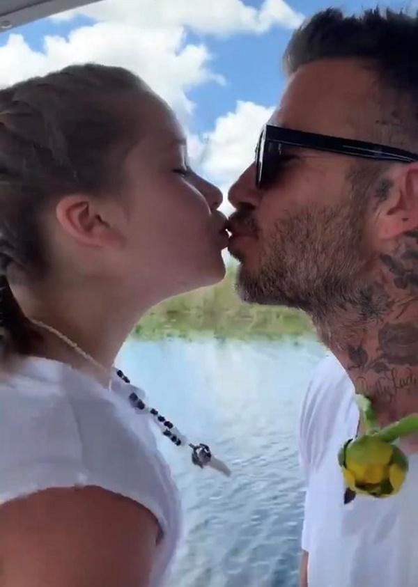 David Beckham tiếp tục hôn môi con gái 8 tuổi khi đi xem bóng-2