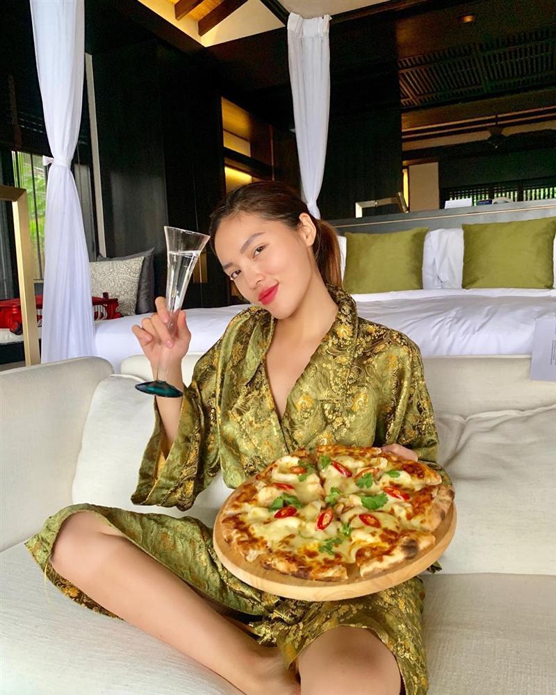 Giữa ồn ào Song - Song ly hôn, Phạm Hương hoang mang: Có hay không tình yêu vĩnh cửu?-2