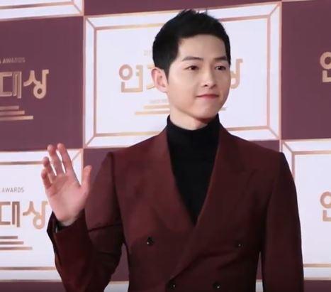 Sau ly hôn, Song Joong Ki tạm dừng hoạt động nghệ thuật?-2