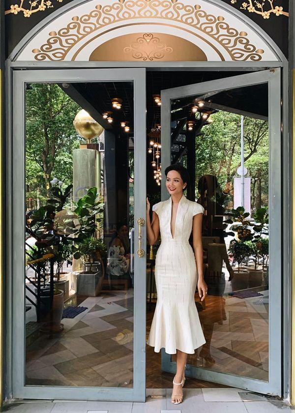 SAO MẶC ĐẸP: Lan Khuê xuất sắc giấu bụng bầu 5 tháng - Thúy Ngân khoe dáng đẹp như tạc với jumpsuit bó sát-6