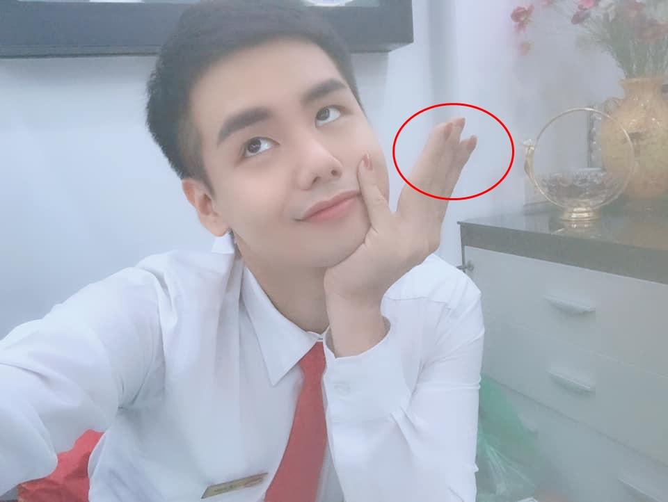 Ngoài bức ảnh nude nóng rẫy, MC Đức Anh Hugo còn gây sốc với loạt cử chỉ yểu điệu thục nữ khiến ai nhìn cũng hoang mang-9