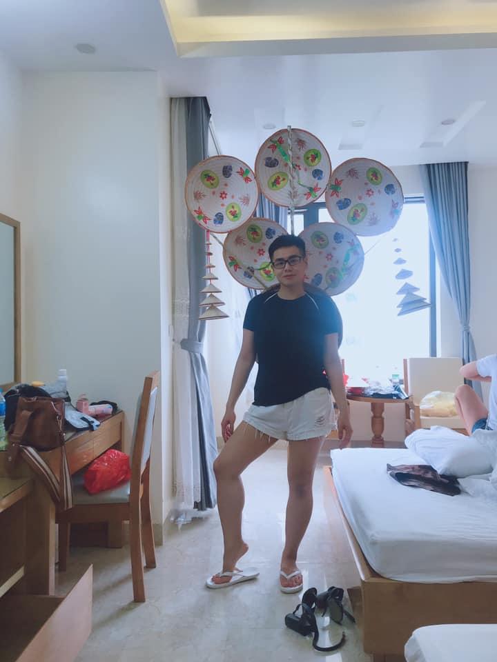 Ngoài bức ảnh nude nóng rẫy, MC Đức Anh Hugo còn gây sốc với loạt cử chỉ yểu điệu thục nữ khiến ai nhìn cũng hoang mang-11