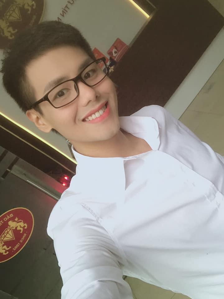 Ngoài bức ảnh nude nóng rẫy, MC Đức Anh Hugo còn gây sốc với loạt cử chỉ yểu điệu thục nữ khiến ai nhìn cũng hoang mang-15