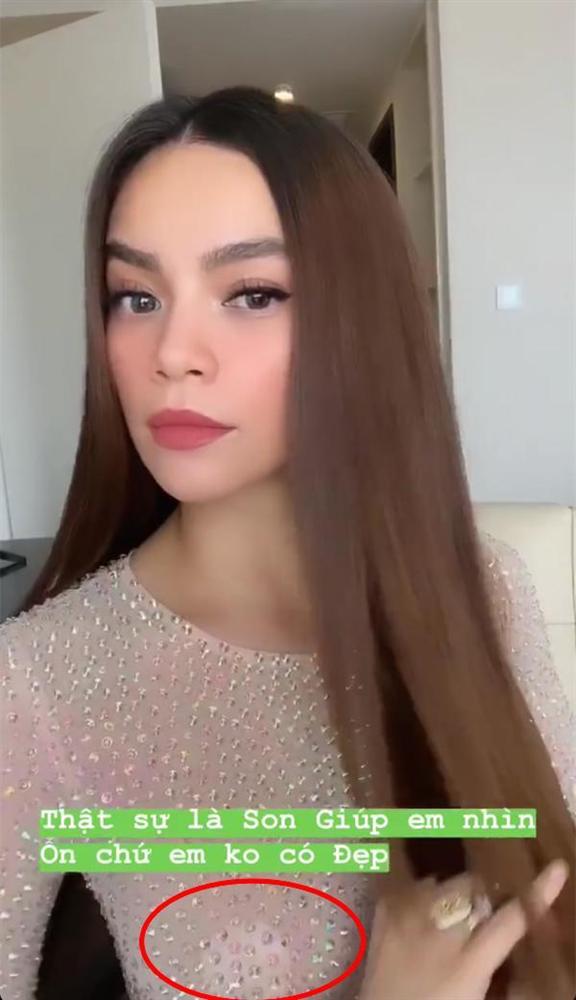 SAO MẶC XẤU: Thúy Vi - Hồ Ngọc Hà đồng loạt lộ miếng dán ngực kém duyên - Cindy Thái Tài khoe vựa trái cây sắp tràn khỏi váy-4