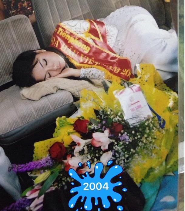 Ảnh hiếm 15 năm trước của hoa hậu Nguyễn Thị Huyền: Ngủ gục sau đêm đăng quang mà vẫn xứng danh quốc sắc-1