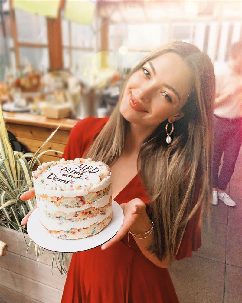 Bản tin Hoa hậu Hoàn vũ 28/6: Vận may đã trao tay Hoàng Thùy khi đối thủ Australia lộ diện kém sắc?-8