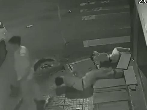 Lật xe khách ở Quảng Ninh, 21 khách du lịch gặp nạn-2