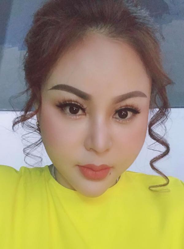 Mỹ nhân được Hoài Linh đòi cưới mặc đồ ren hững hờ để chứng tỏ siêu vòng 1?-9