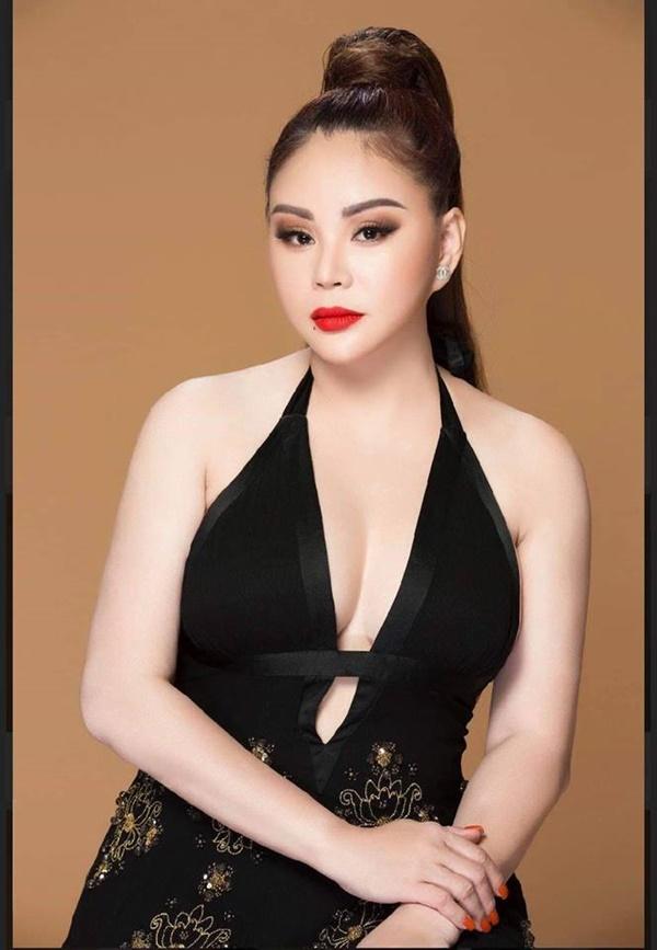 Mỹ nhân được Hoài Linh đòi cưới mặc đồ ren hững hờ để chứng tỏ siêu vòng 1?-10