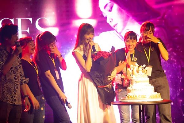 Minh Hằng khóc nức nở rồi lại quẩy nhiệt tình khi hát Để Mị nói cho mà nghe-4