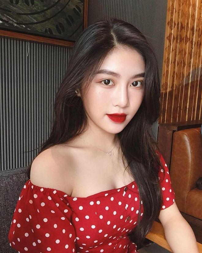 Nữ sinh mặc quân phục gây chú ý trong kỳ thi THPT quốc gia-4