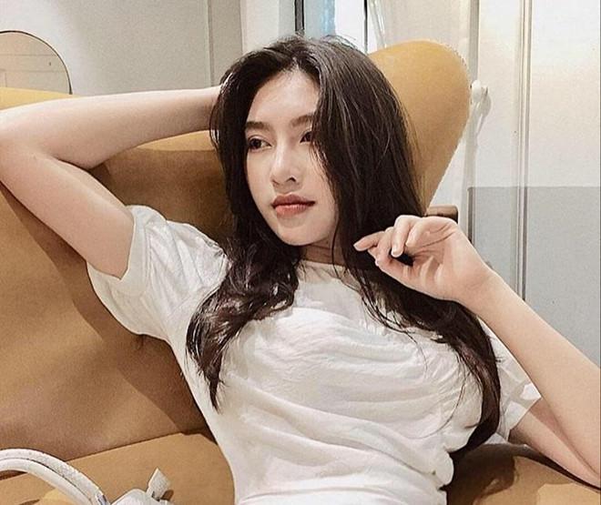 Nữ sinh mặc quân phục gây chú ý trong kỳ thi THPT quốc gia-6