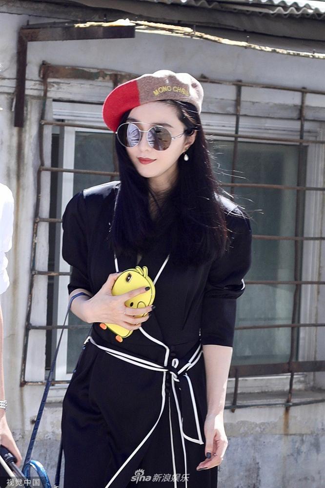 Phạm Băng Băng xuất hiện với vòng eo thon đập tan tin đồn chia tay Lý Thần vì mang bầu với quan chức cấp cao-1