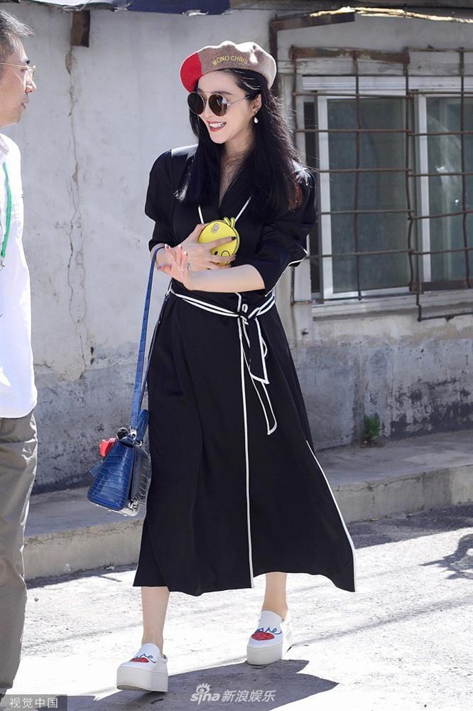 Phạm Băng Băng xuất hiện với vòng eo thon đập tan tin đồn chia tay Lý Thần vì mang bầu với quan chức cấp cao-4