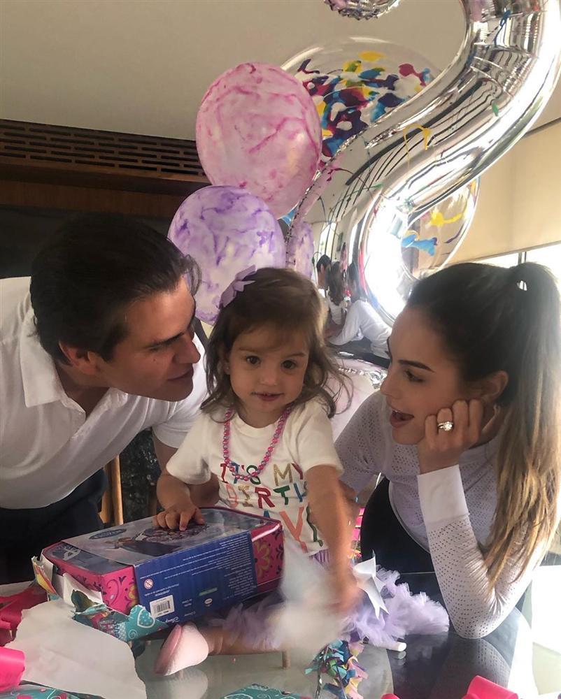 Bản tin Hoa hậu Hoàn vũ 29/6: Bị chê cười xấu, Hoàng Thùy niềng răng cấp tốc để thi đấu với cực phẩm mỹ nhân-4