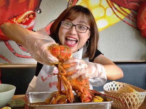 Lặn biển săn bạch tuộc khổng lồ, bắt tôm hùm bằng tay không-1