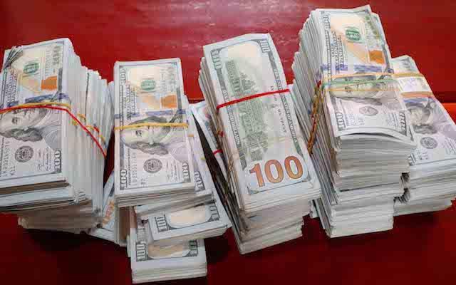 Câu chuyện cuối tuần: Bịch tiền 11 tỷ bỏ rơi bên bờ kênh, gần 1 tháng vẫn không có ai nhận-1