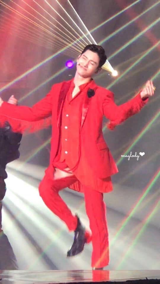 Nhảy quá hăng đến nỗi rách quần lộ cả nội y, Changmin (DBSK) ghi điểm tuyệt đối nhờ cách xử lý vô cùng chuyên nghiệp-3