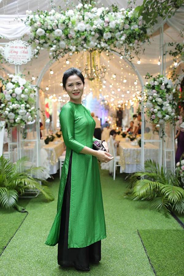 Nhan sắc đời thường của cô bán hoa Về nhà đi con-9