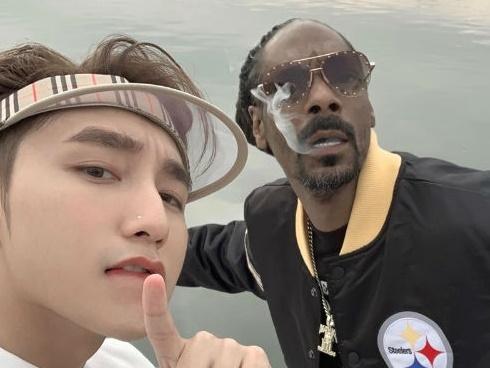 Sơn Tùng ‘nhá hàng’ ảnh chụp cùng rapper Snoop Dogg, nhắc fan hãy chuẩn bị chờ đón siêu phẩm trở lại