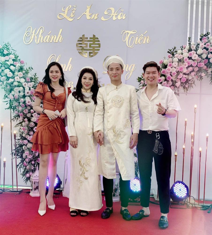 Vừa tổ chức lễ ăn hỏi hoành tráng, trung vệ Bùi Tiến Dũng và Khánh Linh còn bất ngờ được mẹ vợ làm điều đặc biệt-1