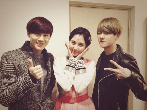 Taeyeon (SNSD) bất ngờ nhận cơn mưa gạch đá từ antifan khi chụp ảnh chung với thành viên này của EXO-5