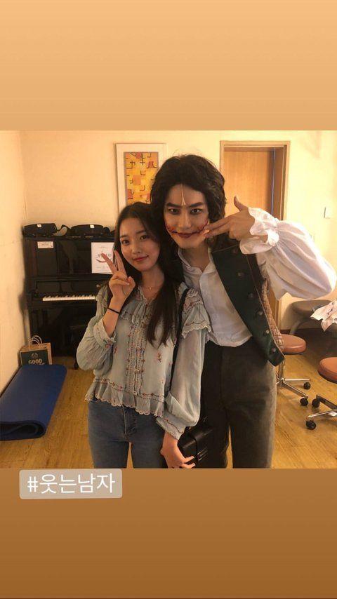 Taeyeon (SNSD) bất ngờ nhận cơn mưa gạch đá từ antifan khi chụp ảnh chung với thành viên này của EXO-6