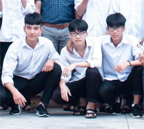 Hai nam sinh nổi như cồn sau kỳ thi THPT quốc gia 2019-6