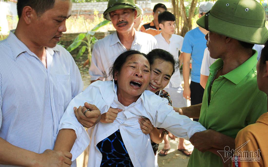 Người thân khóc ngất gọi tên chồng, con vụ chìm tàu ở Bạch Long Vĩ-3