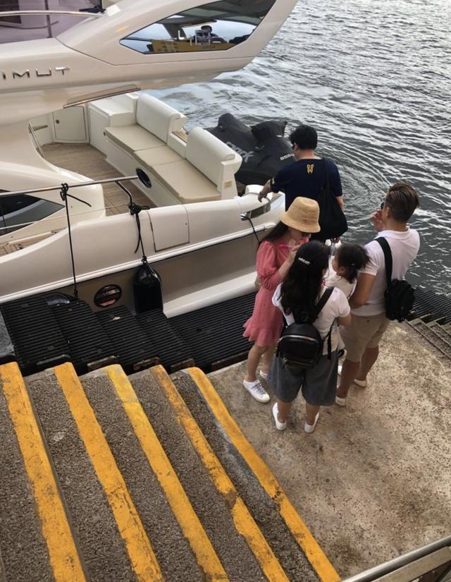 Quách Phú Thành thuê du thuyền sang nghỉ dưỡng bên vợ trẻ-1