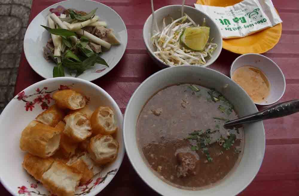 Bánh đúc, phở Lệ có thâm niên lâu đời, nổi tiếng ở Sài Gòn-1