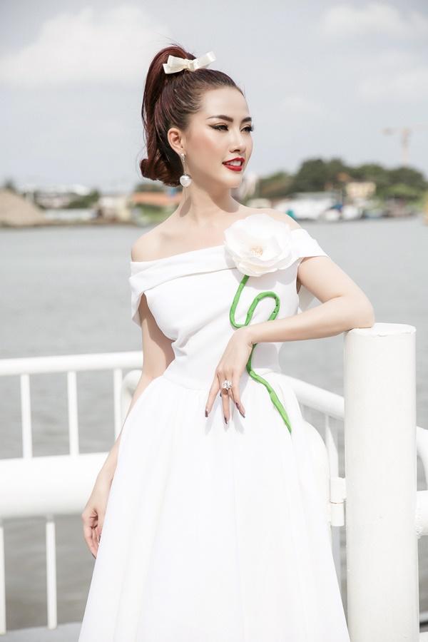 Ngạc nhiên chưa: Cũng có lúc Phượng Chanel ăn mặc không sến sẩm và lạc quẻ đây này!-10