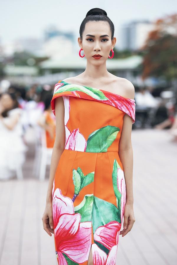 Thanh Hằng mặc đầm vedette mà như áo phao, ngồi cano dạo quanh sông Sài Gòn-9