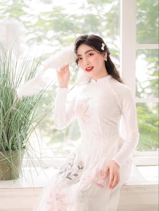 Nhan sắc 3 cô gái được dân mạng gọi là hotgirl quân nhân-2