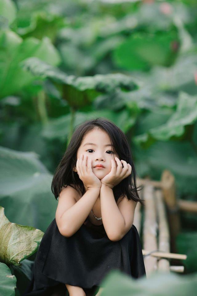 Các cô các chú ơi: Bộ ảnh thiên thần nhí chụp với sen đẹp nhất mùa hè đây rồi!-6