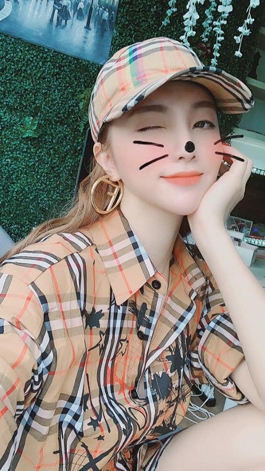 Nhìn lại nhan sắc sau 11 năm, Trang Lou thay đổi tất cả chỉ duy cặp má bánh bao vẫn trường tồn-7