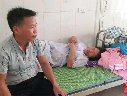 Hà Tĩnh: Trẻ sơ sinh tử vong với vết đứt bất thường quanh cổ-1