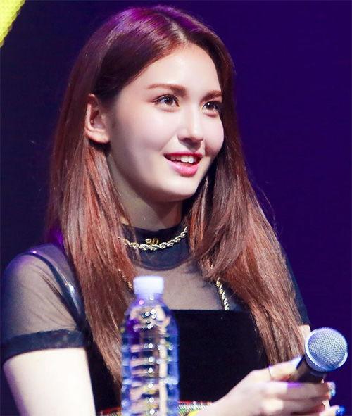 Từng khiến Kim Wooseok khốn đốn vì scandal quấy rối, giờ đây chính Somi lại bị nghi sàm sỡ vòng 3 của một nam idol-1