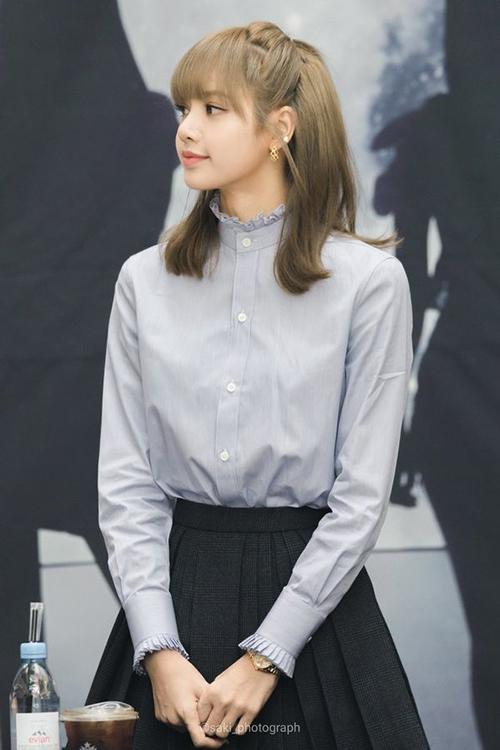 Những set đồ tưởng không đắt nhưng đắt không tưởng của Lisa-1