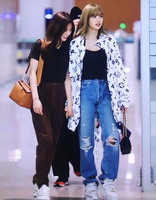 Những set đồ tưởng không đắt nhưng đắt không tưởng của Lisa-7