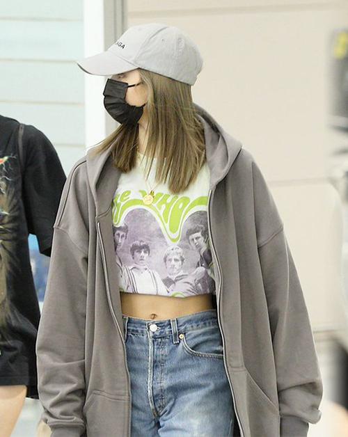 Những set đồ tưởng không đắt nhưng đắt không tưởng của Lisa-9