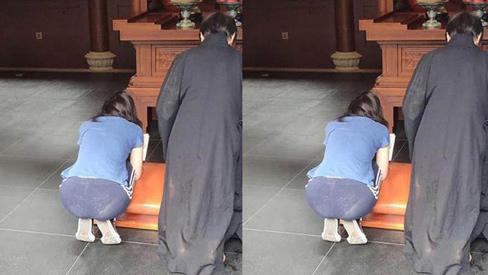 Mặc quần mỏng như tờ giấy để lộ nội y khi đi lễ chùa, người phụ nữ khiến ai cũng kinh hãi với kiểu thời trang gây sốc-1