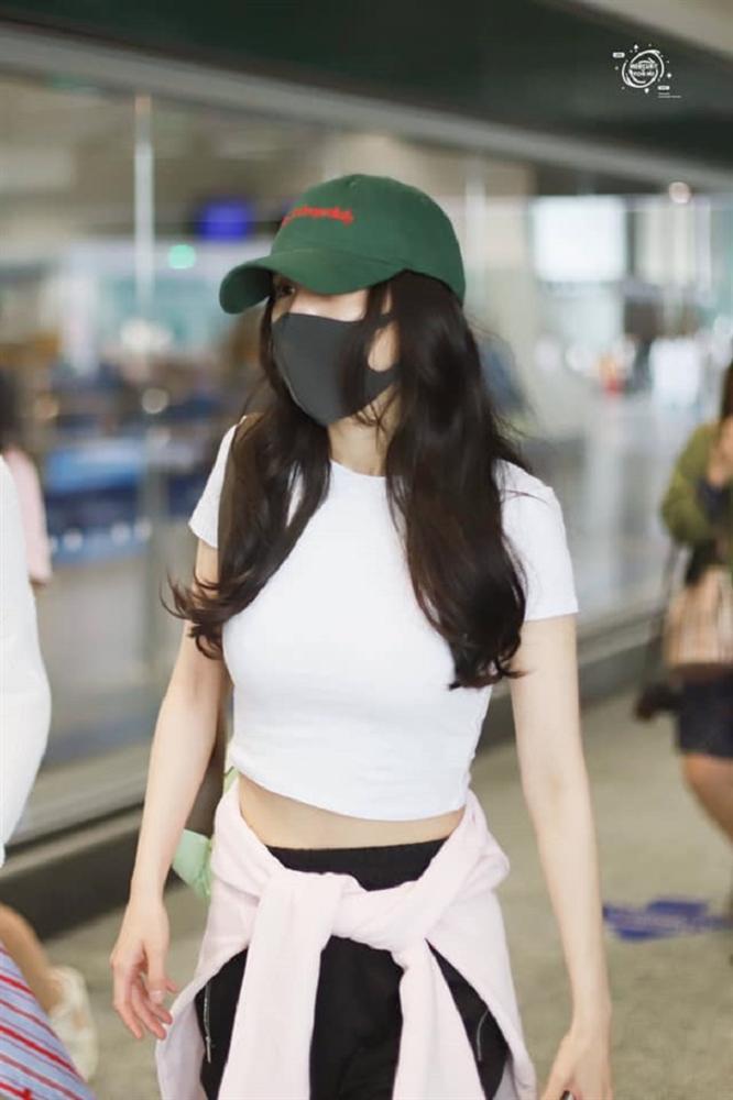 Nửa năm sau ly hôn, Dương Mịch ngày càng quyến rũ khi chăm khoe eo thon - chân dài-5