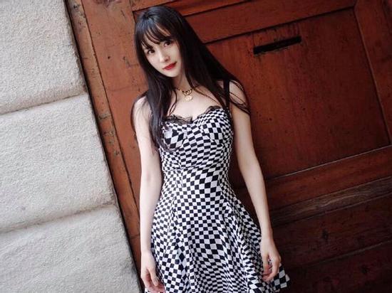 Nửa năm sau ly hôn, Dương Mịch ngày càng quyến rũ khi chăm khoe eo thon - chân dài