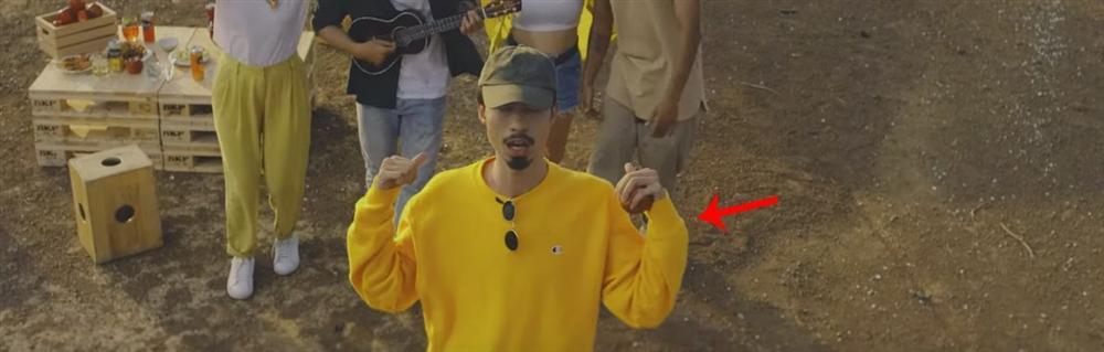 Nhờ cày view cật lực Hãy Trao Cho Anh của Sơn Tùng M-TP, cư dân mạng soi ra hàng tá sạn siêu to khổng lồ-4