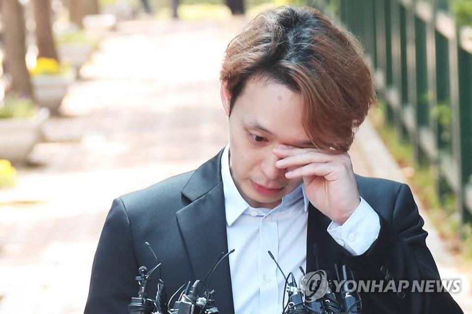 Sao nam Hoàng tử gác mái Park Yoochun bật khóc sau khi bị tuyên án tù-2