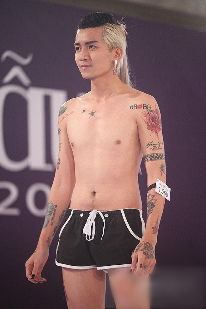 Chán khoe bộ ngực siêu to khổng lồ, BB Trần phanh áo lộ cơ bụng săn chắc nhưng lại bị bóc phốt-5