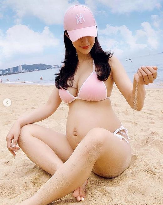 Diệp Lâm Anh lộ hình xăm ngay vùng nhạy cảm khi mặc bikini khoe bụng bầu-2